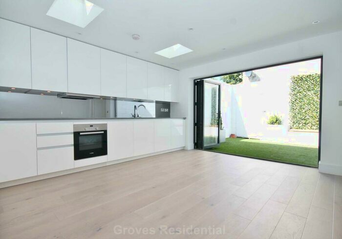 2 Bedroom Flat To Rent In Elm Road, New Malden, KT3