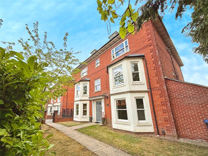 2 Bedroom Flat For Sale In Brownlow Road, Reading, Berkshire, RG1