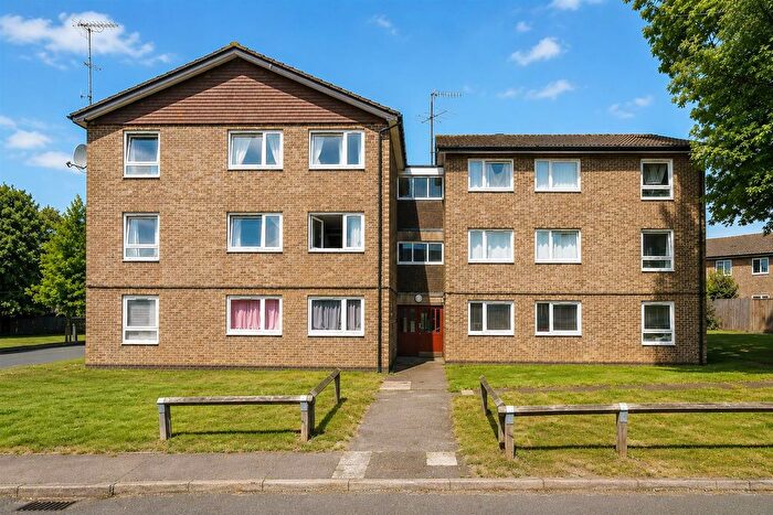 2 Bedroom Flat For Sale In Watermead, Tadworth, KT20