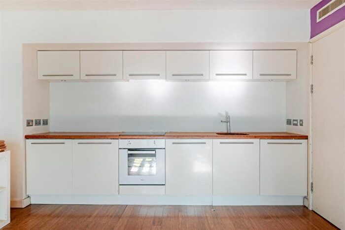 1 Bedroom Apartment To Rent In Greenhouse, Leeds, LS11