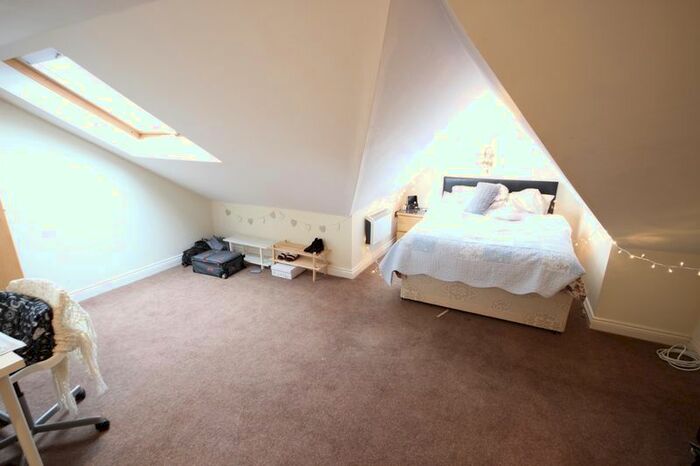 2 Bedroom Flat To Rent In Cumberland Road, Hyde Park, Leeds, LS6