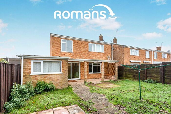 3 Bedroom House To Rent In Laburnum Way, Basingstoke, RG23