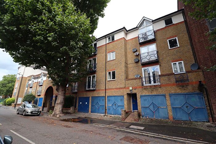 2 Bedroom Flat To Rent In Croft Street, Deptford, SE8