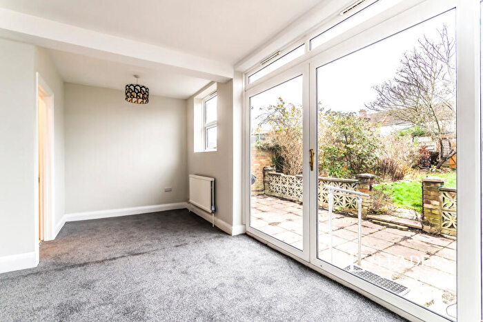 Semi-Detached House To Rent In Galpins Road, Thornton Heath, CR7