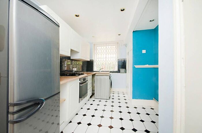 1 Bedroom Maisonette To Rent In Lewin Road, Streatham Common, London, SW16