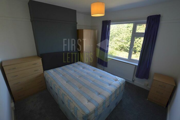 3 Bedroom Semi-Detached House To Rent In Milford Road, Leicester, LE2