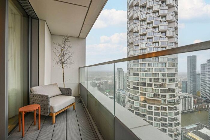 2 Bedroom Flat To Rent In Park Drive, Canary Wharf, E14