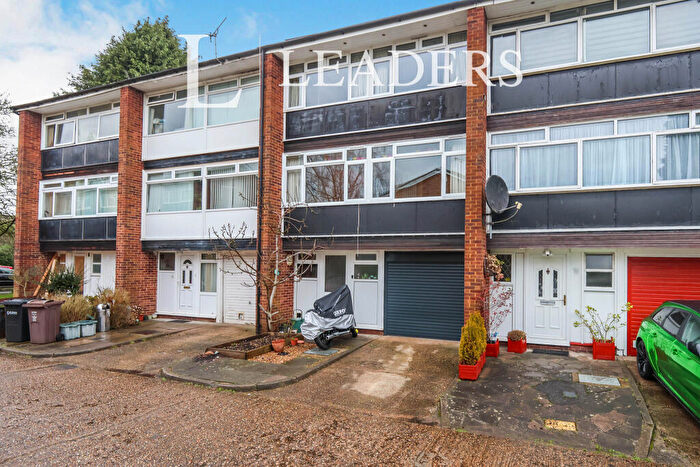 3 Bedroom Town House To Rent In Abbots Park, AL1