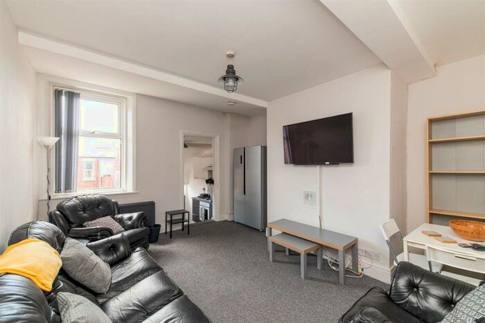 5 Bedroom Maisonette To Rent In Kelvin Grove, Sandyford, Newcastle Upon Tyne, NE2