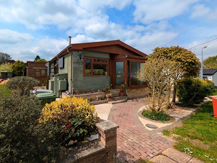 3 Bedroom Mobile/park Home For Sale In Wykeham Park, Alresford Road, Winchester, Hampshire, SO21