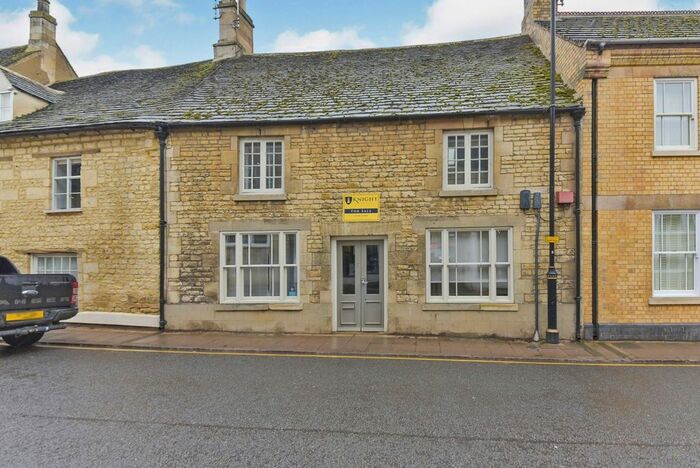 3 Bedroom Flat To Rent In St. Peters Street, Stamford, PE9