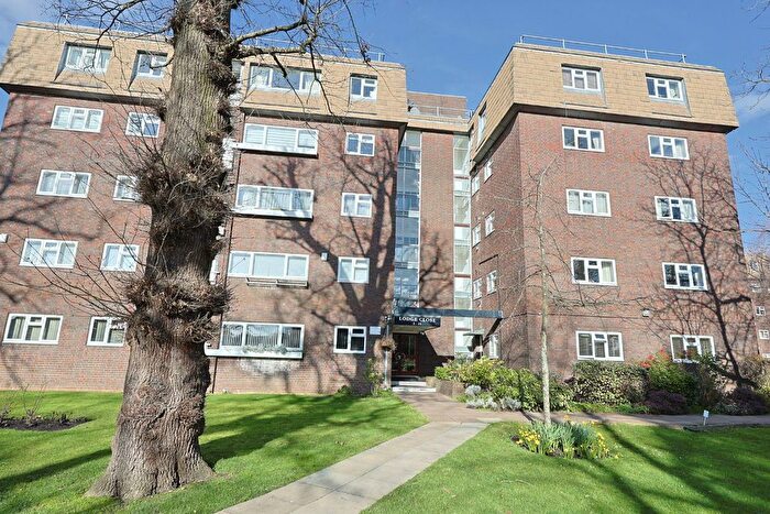 3 Bedroom Flat For Sale In Lodge Close, Edgware, HA8