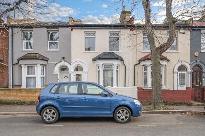 3 Bedroom Terraced House To Rent In Springfield Road, Walthamstow, London, E17