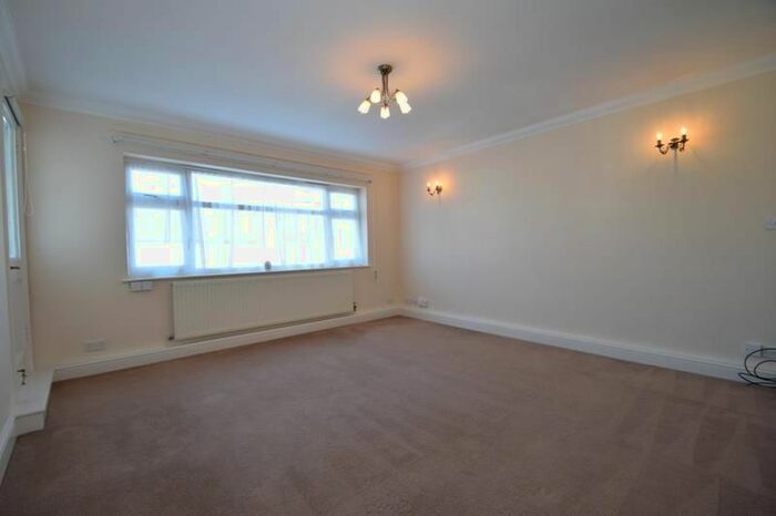 2 Bedroom Flat To Rent In High Street, Northwood, HA6