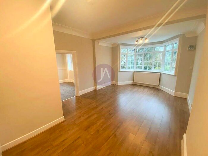 1 Bedroom Apartment To Rent In Burgess Hill, West Hampstead, London, NW2
