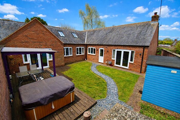 4 Bedroom Barn Conversion To Rent In The Hideaway, Bugbrooke, Northamptonshire, NN7