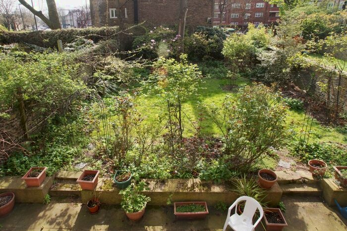 2 Bedroom Flat To Rent In Canonbury Square, London, N1