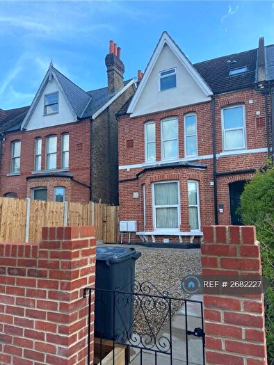 Studio To Rent In Auckland Road, London, SE19