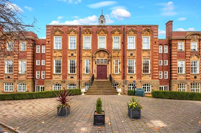 2 Bedroom Flat For Sale In Huddersfield Road, Barnsley, S75
