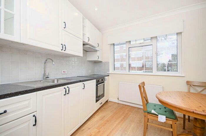 Studio To Rent In Clifton Gardens, London, NW11