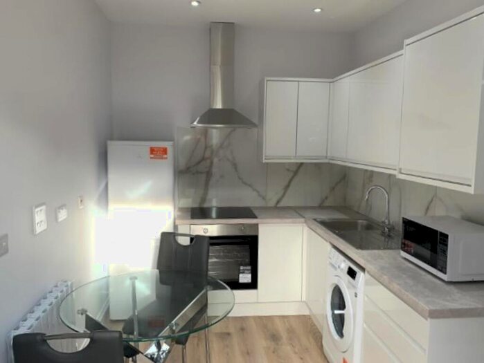 1 Bedroom Flat To Rent In Fife Road, Kingston Upon Thames, KT1