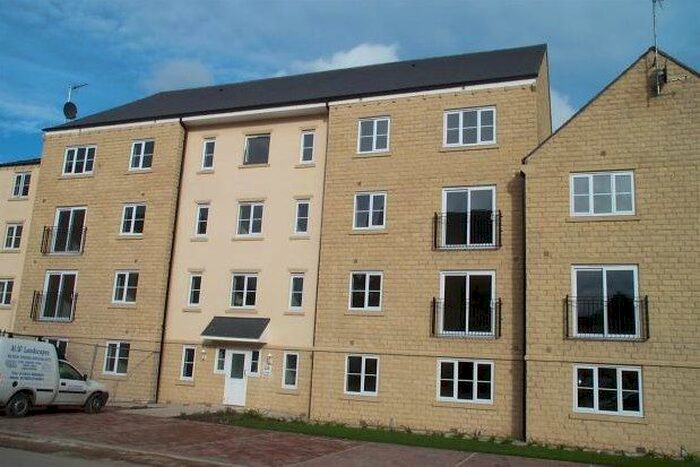 2 Bedroom Flat To Rent In Merchants Court, Bingley, BD16