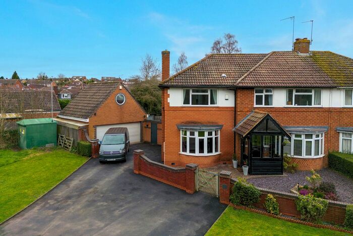 5 Bedroom Semi-Detached House For Sale In Offchurch Road, Cubbington, Warwickshire, CV32