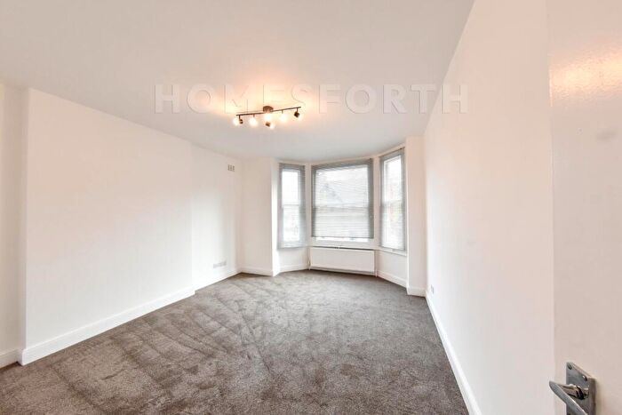 3 Bedroom Flat To Rent In Harlesden Gardens, Harlesden, NW10