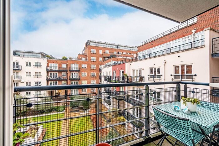 1 Bedroom Flat For Sale In Royal Quarter, Kingston, Kingston Upon Thames, KT2