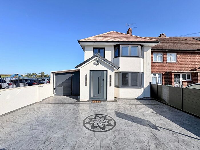 3 Bedroom End Terrace House For Sale In Station Crescent, Ashford, TW15