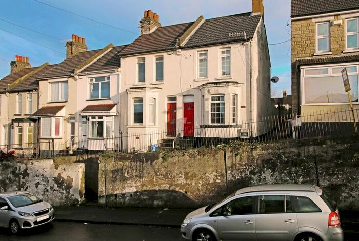 3 Bedroom Terraced House To Rent In Magpie Hall Road, Chatham, ME4