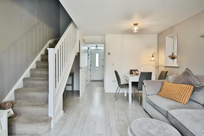 2 Bedroom Terraced House For Sale In Richmond Lane, Kingswood, HU7