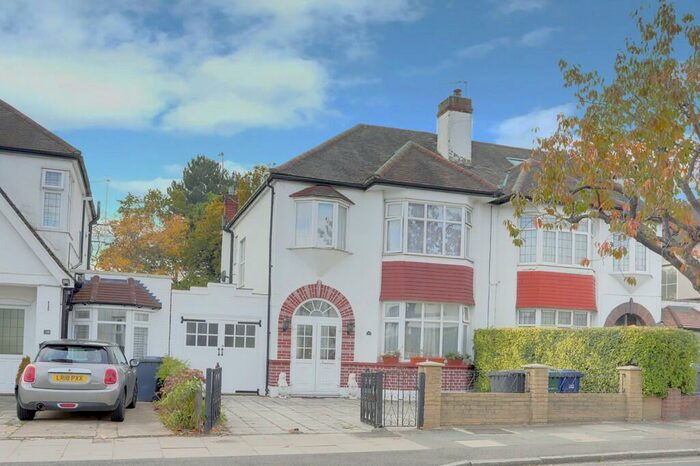 3 Bedroom Semi-Detached House To Rent In Burleigh Gardens, Southgate, N14