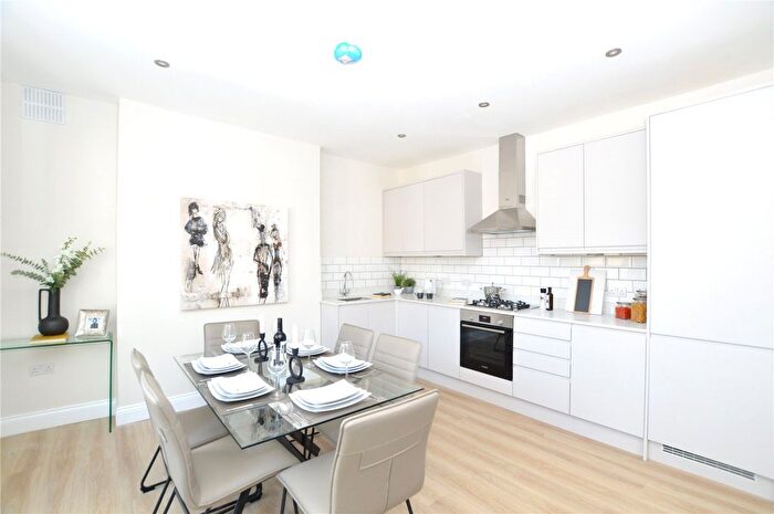 2 Bedroom Flat To Rent In Rockmount Road, London, SE19