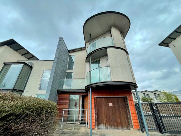 2 Bedroom Town House To Rent In Wren Way, Manchester, Greater Manchester, M11