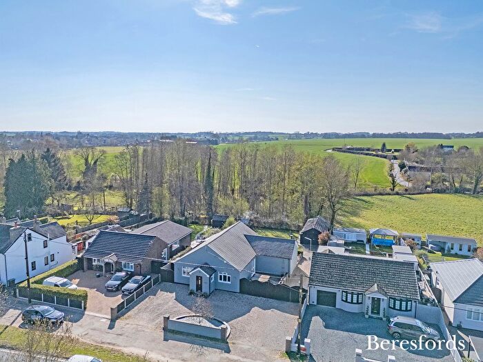 3 Bedroom Bungalow For Sale In Boyton Cross, Roxwell, CM1