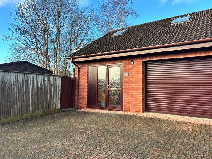 1 Bedroom Flat To Rent In Aspen Close, Exeter, EX2