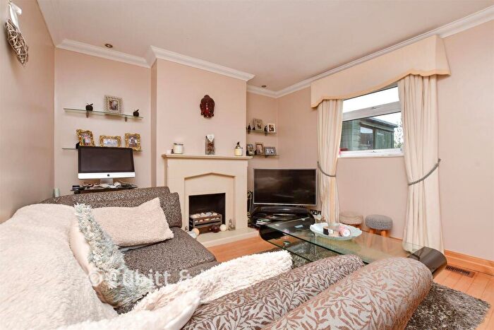 4 Bedroom Terraced House For Sale In Harkness Close, Epsom, Surrey, KT17