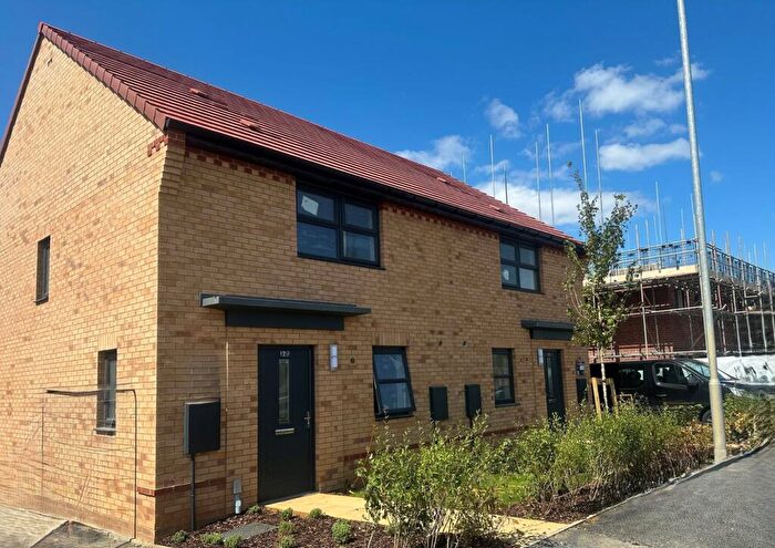 3 Bedroom Semi-Detached House For Sale In Briggington Way, Clipstone Park, Leighton Buzzard, LU7