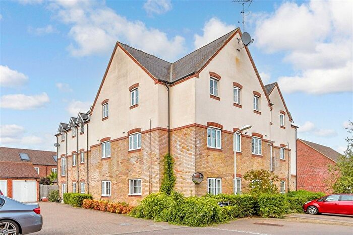 2 Bedroom Flat For Sale In Abelyn Avenue, Sittingbourne, Kent, ME10