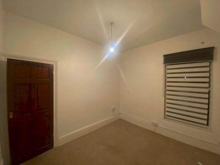 1 Bedroom Flat To Rent In Primerose Road, South Woodford, E18