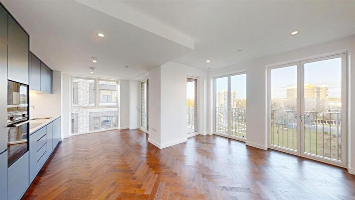 2 Bedroom Flat To Rent In Ribbon Lane, London, NW2