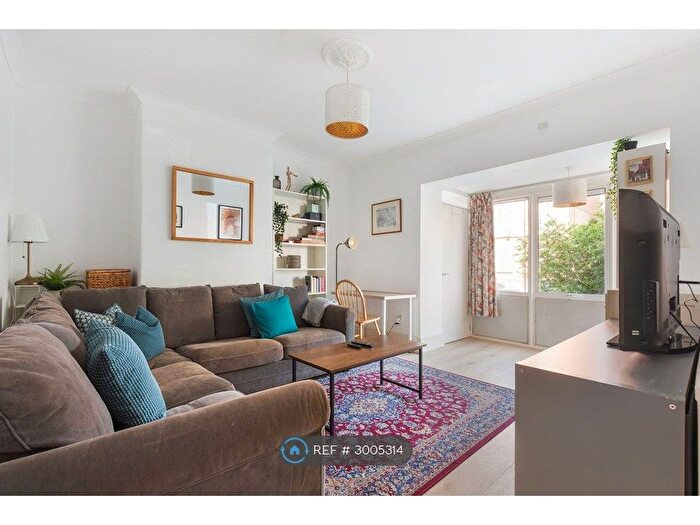3 Bedroom Maisonette To Rent In Rogers Estate, London, E2