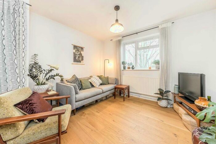 3 Bedroom Flat To Rent In Ermine Road, London, SE13