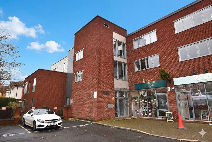 1 Bedroom Flat To Rent In Green Lane, Shepperton, TW17