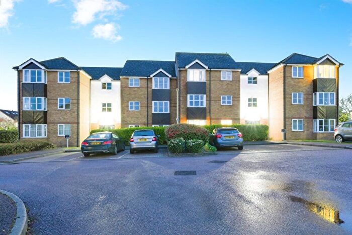 1 Bedroom Flat For Sale In Foxes Close, Hertford, SG13