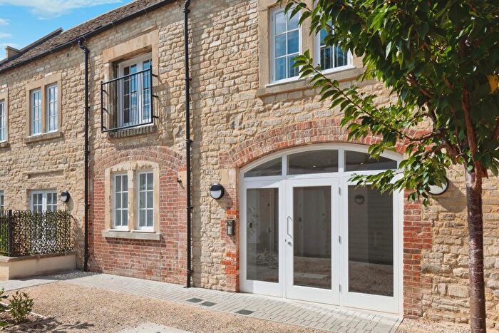 1 Bedroom Flat For Sale In The Woodlands, Calne, SN11