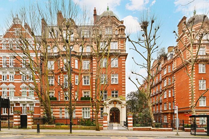 2 Bedroom Flat For Sale In Aberdeen Court, Maida Vale, W9