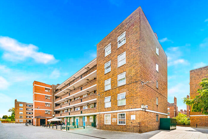 2 Bedroom Apartment For Sale In Stamford Hill, London, N16