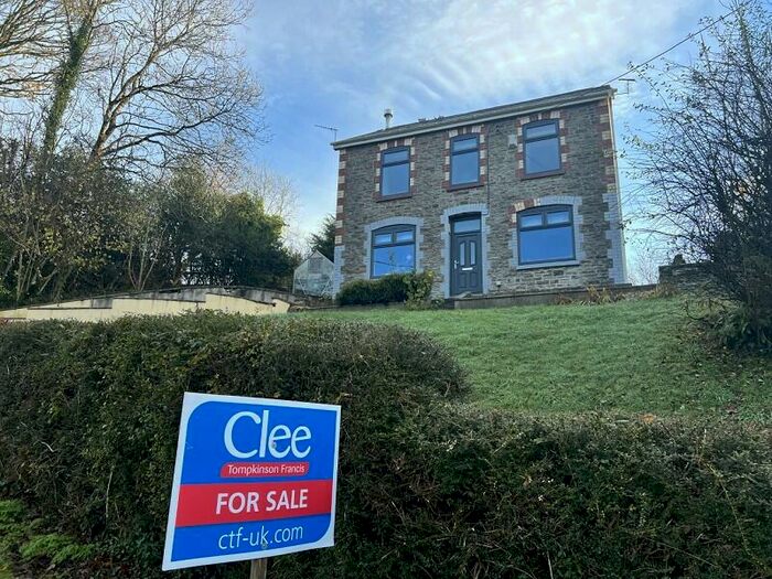 3 Bedroom Detached House For Sale In Thornhill Road, Cwmgwili, Llanelli, Carmarthenshire., SA14